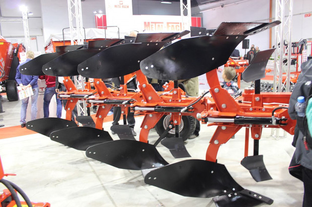 Nowe pługi Metal-Fach po raz pierwszy zaprezentowano na targach Agrotech Kielce, fot. K. Karkowski Wideo: Pługi Metal-Fach - z polsko-francuskiej współpracy
