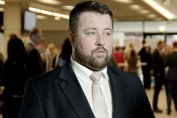 Tomasz Wyszkowski z firmy Team Rol podczas konferencji Farmera na Narodowym. Fot. P. Waniorek Nawóz działa odstraszająco na dziki?
