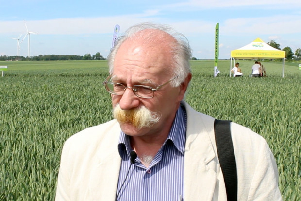 Inż. Adam Paradowski z IOR-PIB w Poznaniu, fot. farmer.pl Dlaczego warto korzystać z "Herbologii w tabelach"?