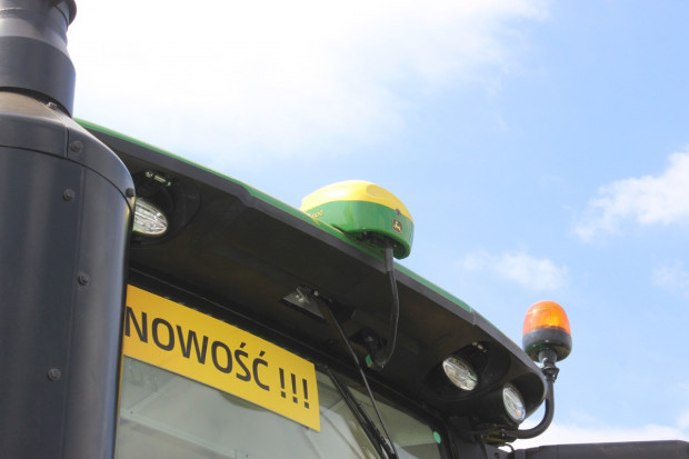 Nowa antena John Deere StarFire 6000; Fot. K. Hołownia John Deere prezentuje nowy odbiornik StarFire 6000