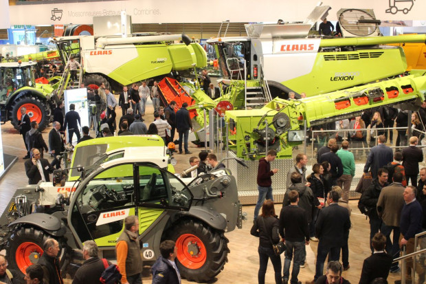 SIMA 2017 - stoisko firmy Claas, fot. kh Maszyny duże i małe na targach SIMA 2017 - wideo