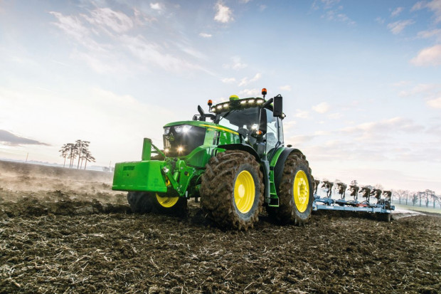 John Deere 6250R, fot. JD John Deere 6250R – premiera na Agro Show 2017
