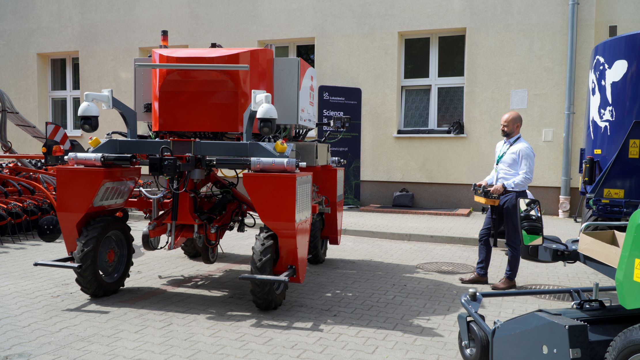 TRiLiada 2024 Sztuczna inteligencja dane i roboty w służbie dla rolników