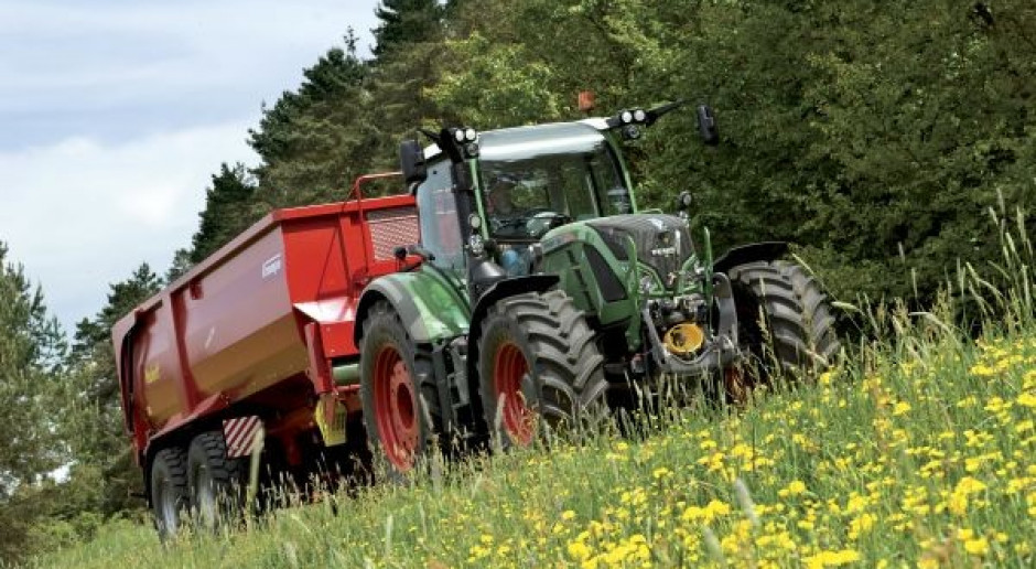 700 Vario – „wypasiony” kompakt