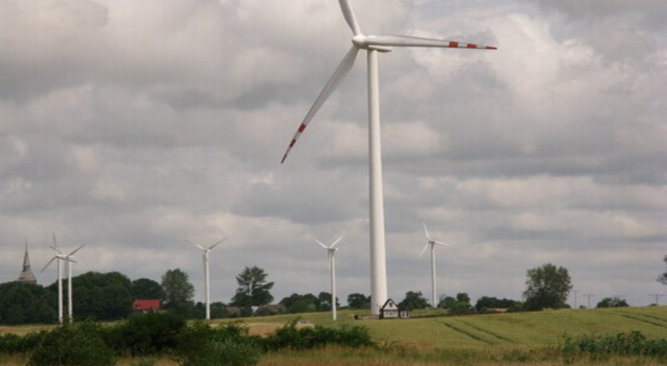 Ferma wiatrowa powinna być oddalona 2 km od zabudowań ludzkich