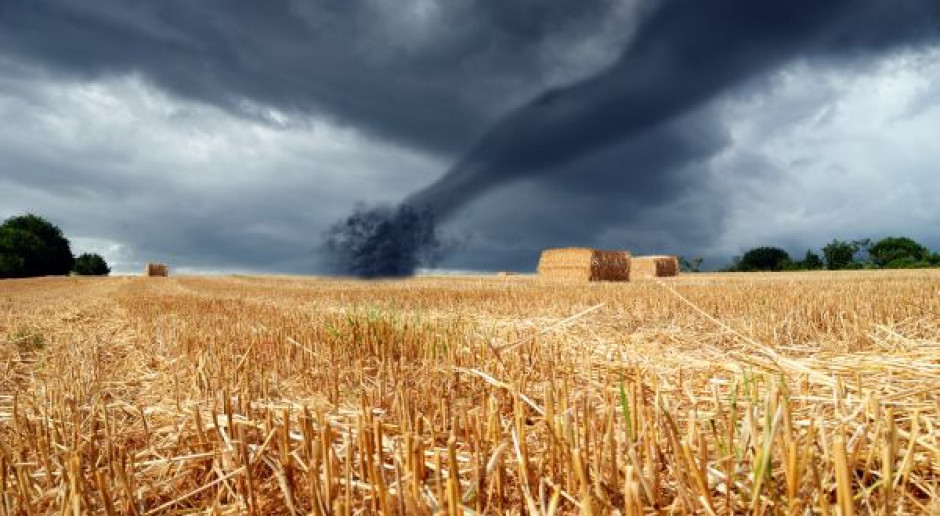 IMGW: Burze, wiatr i trąby powietrzne