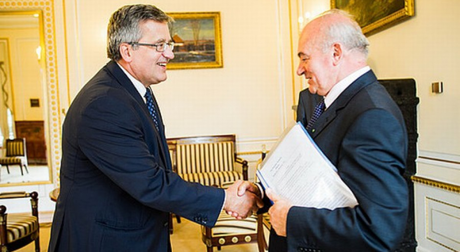 Prezydent skłania się do podpisania ustawy o paszach