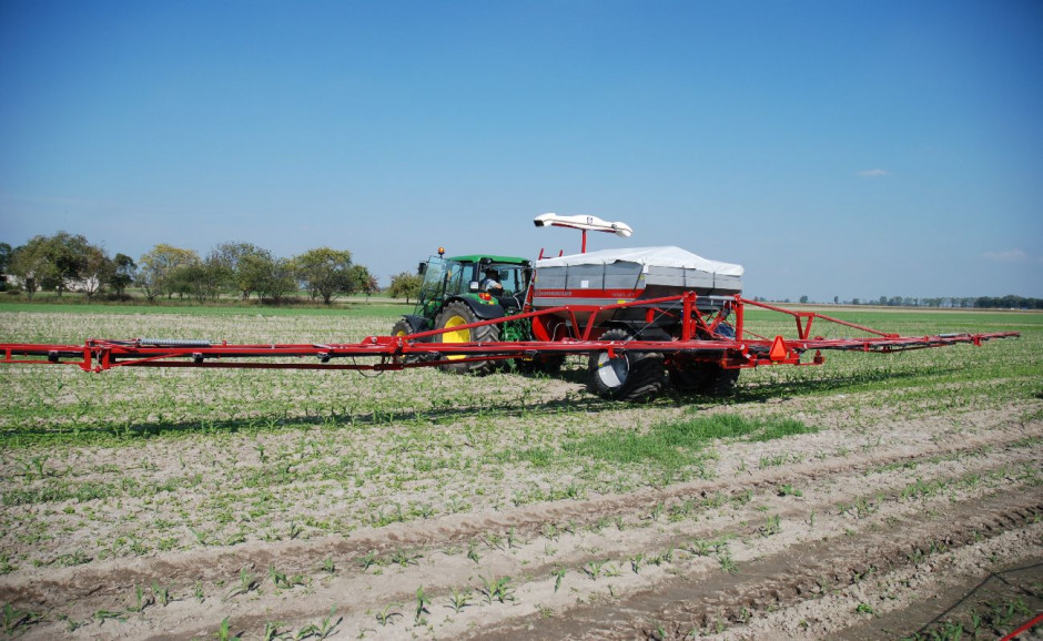 Rozsiewacz Kongskilde Wing Jet S4024 z belką o szerokości 24 m, fot. kh galeria Niezależnie