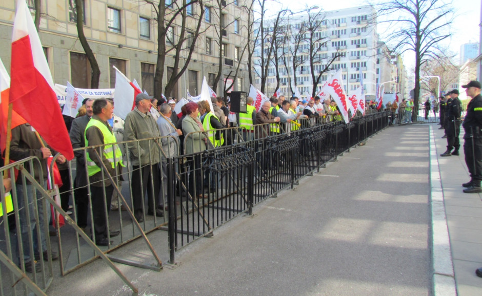 Protest rolników i pracowników związanych z KSC pod Ministerstwem Skarbu Państwa, fot. MT