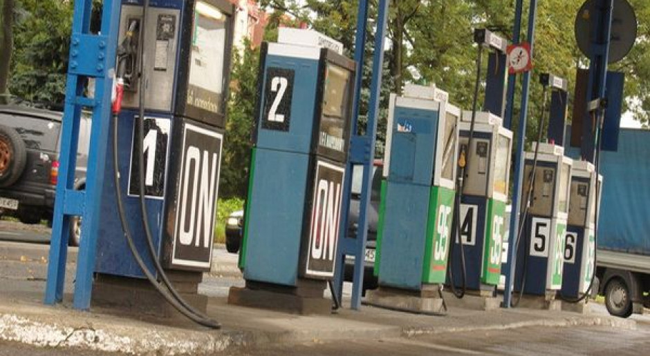 Na stacjach taniej, ale w hurcie już podwyżki