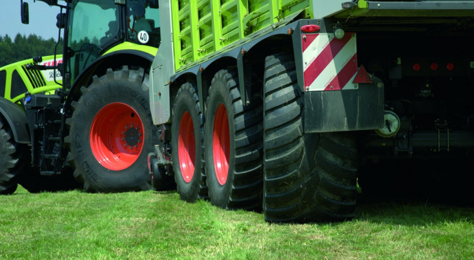 Bezpieczny transport przyczepami Claas