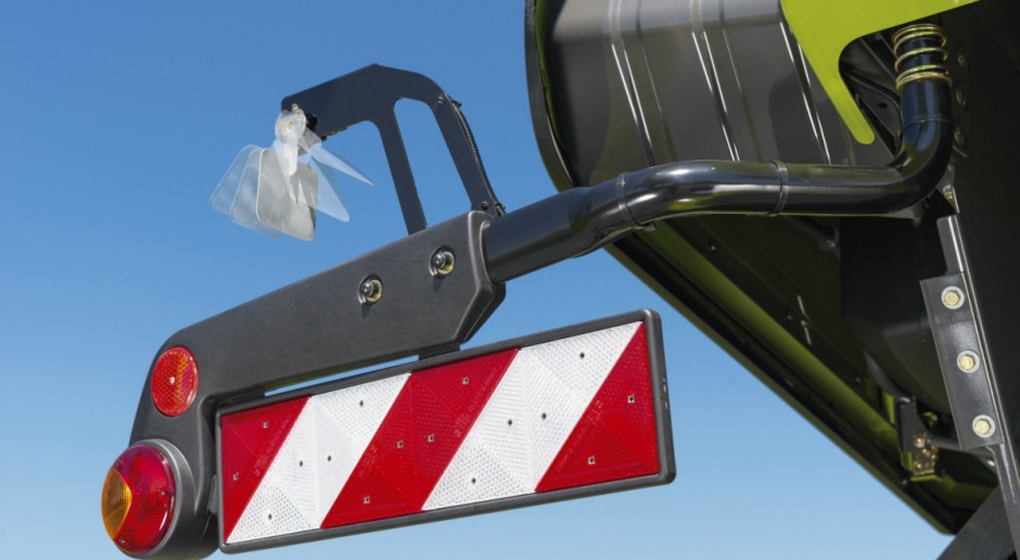 Claas Lexion równo rozrzuci sieczkę