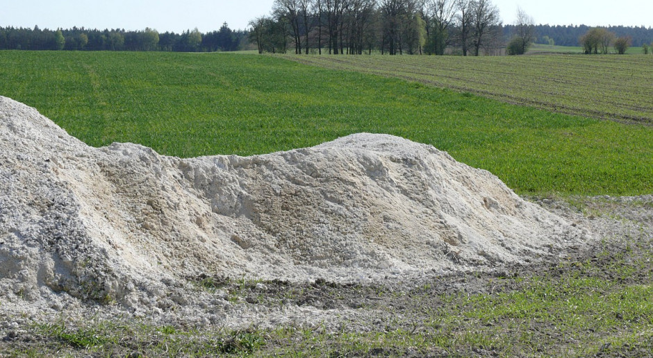 Wapno na łąki