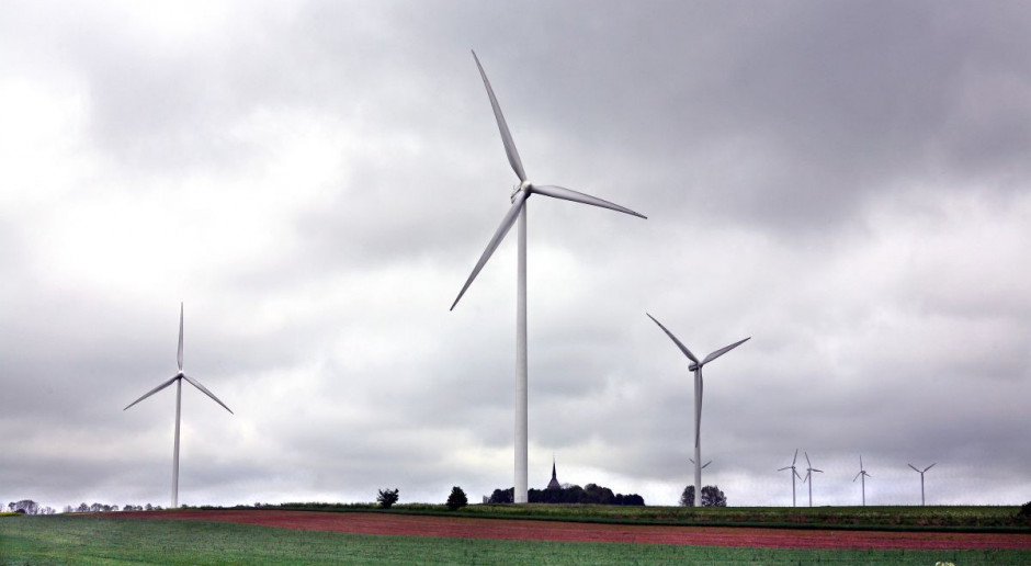 Farma wiatrowa 2 km od zabudowań