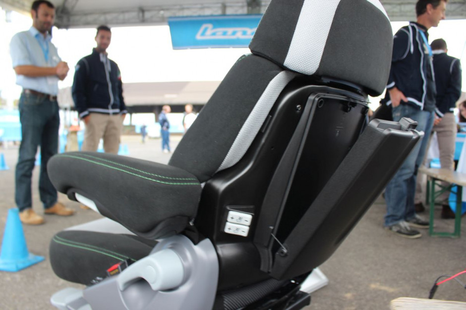 Którą Z Wymienionych Części Ciała Ma Chronić Zagłówek Fotela Pojazdu Z tyłu fotela znalazło się miejsce na schowek w którym z powodzeniem