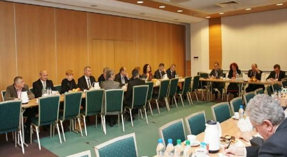 Minister Sawicki chce ścisłej współpracy z branżą mięsną i mleczarską