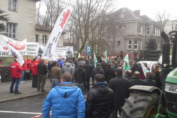 Rolnicy ze Szczecina wznowili akcję protestacyjną