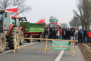 Rolnicy z OPZZ protestują na trasie A2 w Zdanach