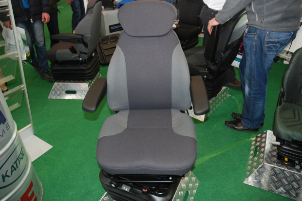 Fotel pneumatyczny do ciągnika - dla komfortu i wydajności pracy