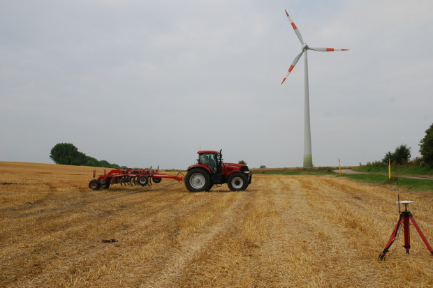 case rtk.jpg Case IH: stacje RTK obejmą zasięgiem cały kraj