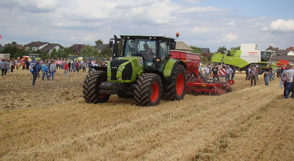 Pierwsze pokazy z cyklu Claas Demo Show już za nami, 12.07.2015 Roltex Krasnystaw, fot. Fot. Roltex Krasnystaw Claas Demo Show - trwają pokazy maszyn żniwnych