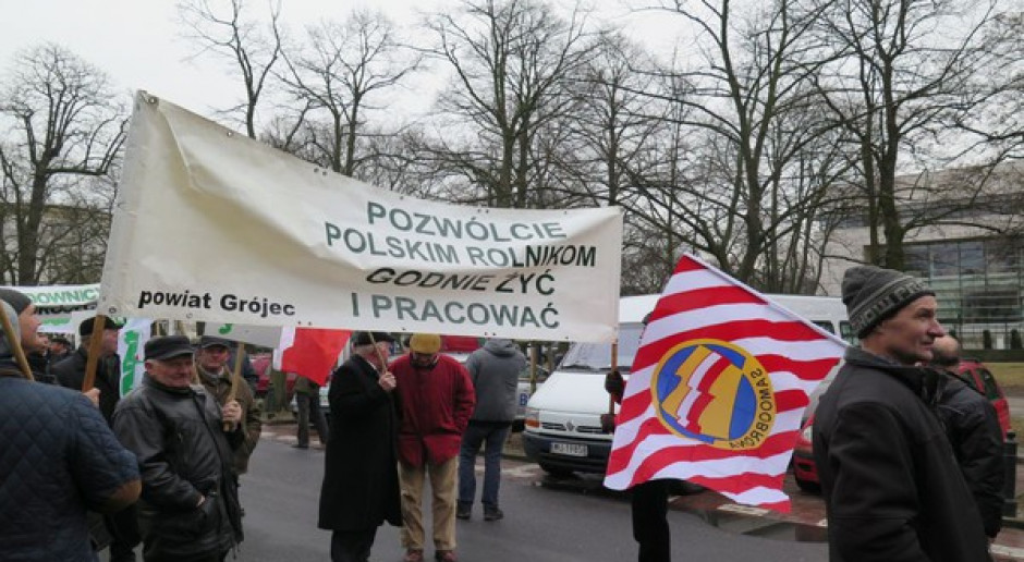 Poprawki senatorów PO wywróciły ustawę o kształtowaniu ustroju rolnego i są niezgodne z ustaleniami między premier Ewą Kopacz a związkiem "Solidarność" RI / fot. Marz Poprawki w Senacie "wywróciły" ustawę dot. ustroju rolnego