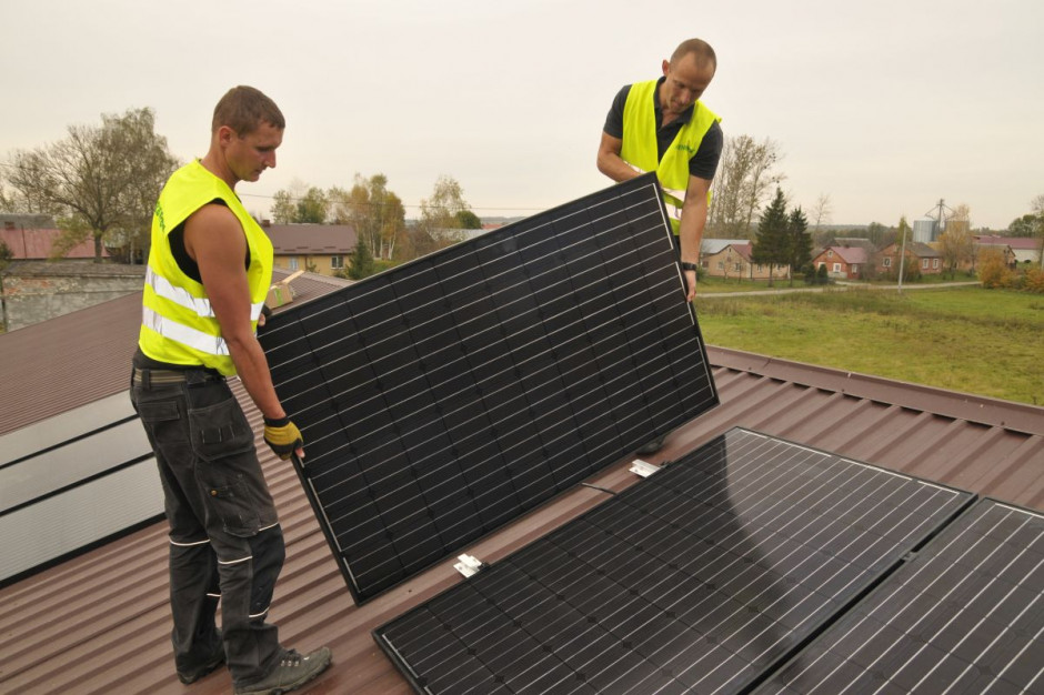 Energia promieniowania słonecznego jest coraz bardziej popularna w Polsce; fot. farmer.pl