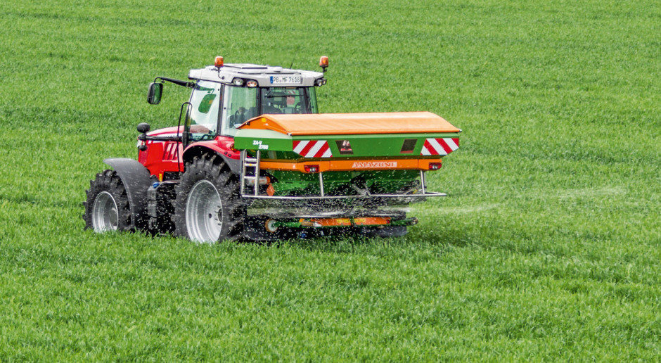 Amazone oferuje nowe, zawieszane, rozsiewacze nawozów ZA-V z wagą oraz sześcioma różnymi zbiornikami między 1.700 a 4.200 l, fot. Amazone Nowości Amazone na AgroShow 2015