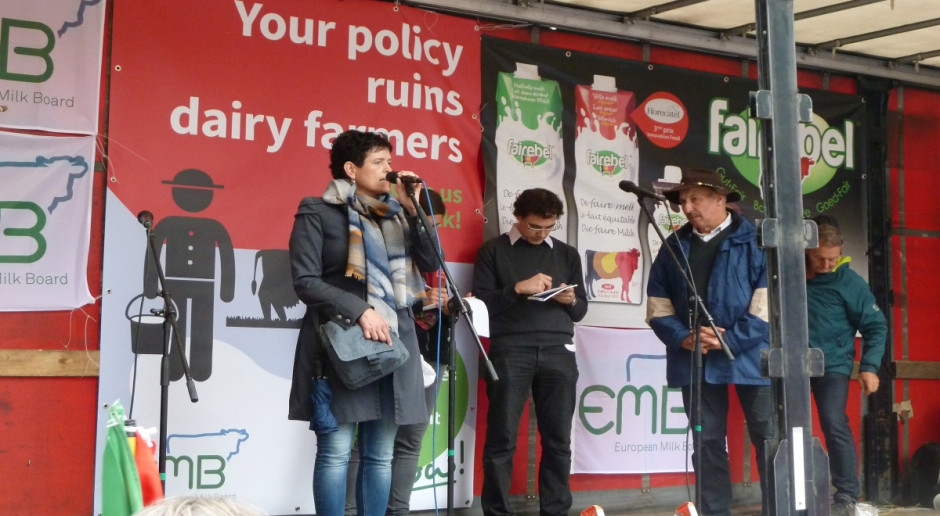 Ceny skupu mleka w w większości krajów UE są o 10-20 eurocentów niższe od kosztów produkcji. Fot. EMB Protestują unijni producenci mleka