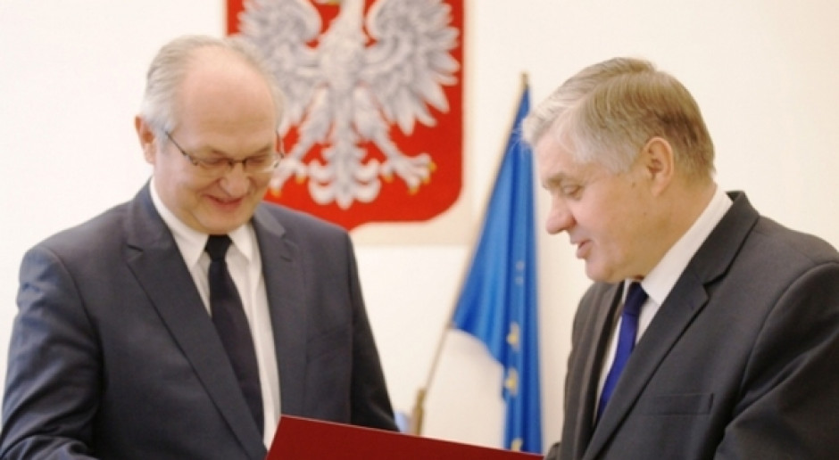 Akt powierzenia obowiązków wręczył minister Krzysztof Jurgiel. Fot. minrol.gov.pl Minister Jurgiel zawiesił działalność ANR i… zmienił jej prezesa