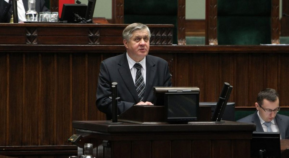 Według tego podziału minister "odpowiada za realizację polityki rządu w dziedzinie rolnictwa, rozwoju wsi i rynków rolnych". Fot. jurgiel.pl Jurgiel podzielił obowiązki wśród nowych wiceministrów rolnictwa