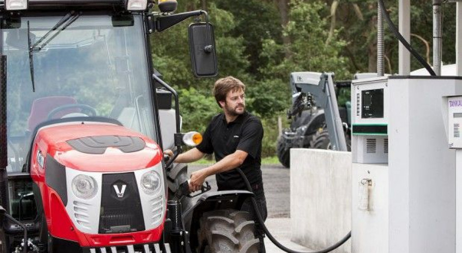 Polski Związek Producentów Roślin Zbożowych wystosował wniosek w sprawie zwrotu podatku akcyzowego zawartego w cenie oleju napędowego, fot. Valtra PZPRZ w sprawie zwrotu podatku akcyzowego zawartego w cenie ON