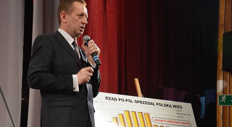 W środę posłowie PiS zgłosili poprawki do projektu. Telus wyjaśnił, że mają one charakter techniczny, m.in. uściślają kryteria dla osób, które będą ubiegać się o pełnienie funkcji prezesów w agencjach i inspekcjach rolnych oraz w KRUS. Fot. .telusrobert.pl Poseł Telus: Inspekcje i agencje rolne będą służyły Polsce