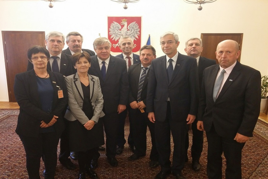 Jan Białkowski (drugi od lewej) podczas spotkania NSZZ RI "Solidarność" z ministrem rolnictwa Krzysztofem Jurgielem; fot. NSZZRI