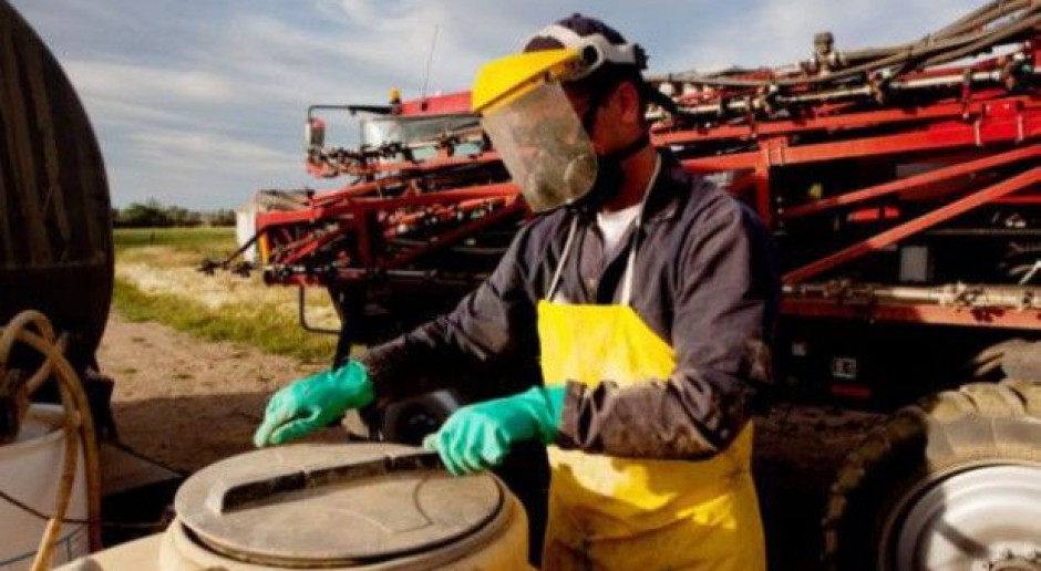 Profesjonalny użytkownik wykonujący zabiegi chemicznej ochrony roślin bez posiadania kwalifikacji podlega karze grzywny, fot. farmer.pl Szkolenia dotyczące stosowania środków ochrony roślin