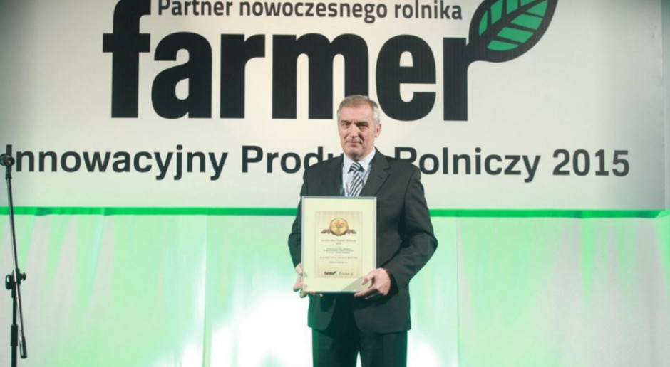 Marek Łuczak, prezes zarządu Syngenta Polska podczas odbierania nagrody "Farmera" za Innowacyjny Produkt Rolniczy 2015 r., fot. PTWP Syngenta Polska: Przejęcie przez chińską spółkę możliwe do końca roku