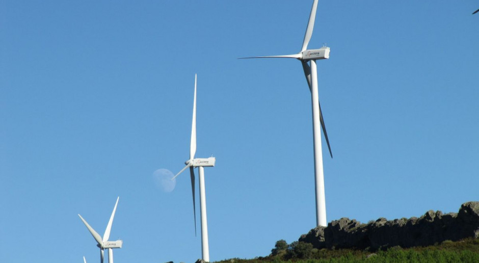 Odnosząc się do strategii, jaką nasz kraj powinien przyjąć w ciągu najbliższych 14 lat (do roku 2030) w zakresie rozwoju elektroenergetyki, rozumianej jako wytwarzanie, przesyłanie i dystrybucja energii elektrycznej, Polacy zdecydowanie stawiają na odnawialne źródła energii. Fot. pixabay 50 proc. Polaków zdecydowanie opowiada się za rozwijaniem OZE