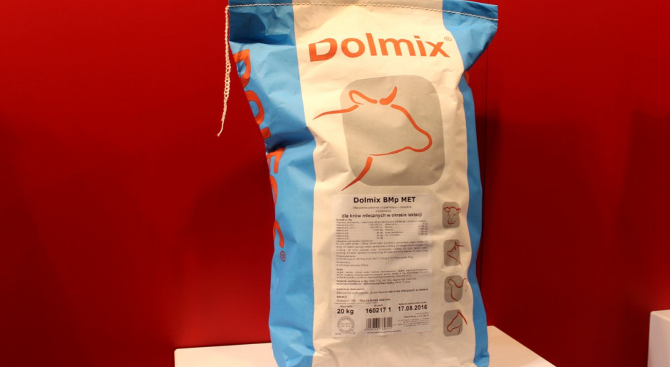 Niskie ceny mleka zmuszają do ograniczania kosztów produkcji i poszukiwania tańszych źródeł składników pokarmowych. Fot. Ł.Ch. Lepsze wykorzystanie mocznika w żywieniu bydła