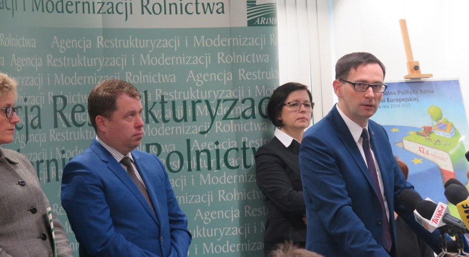 Prezes Daniel Obajtek podczas dzisiejszej konferencji; fot. MP ARiMR rażąco niegospodarna w nadzorze nad systemem informatycznym