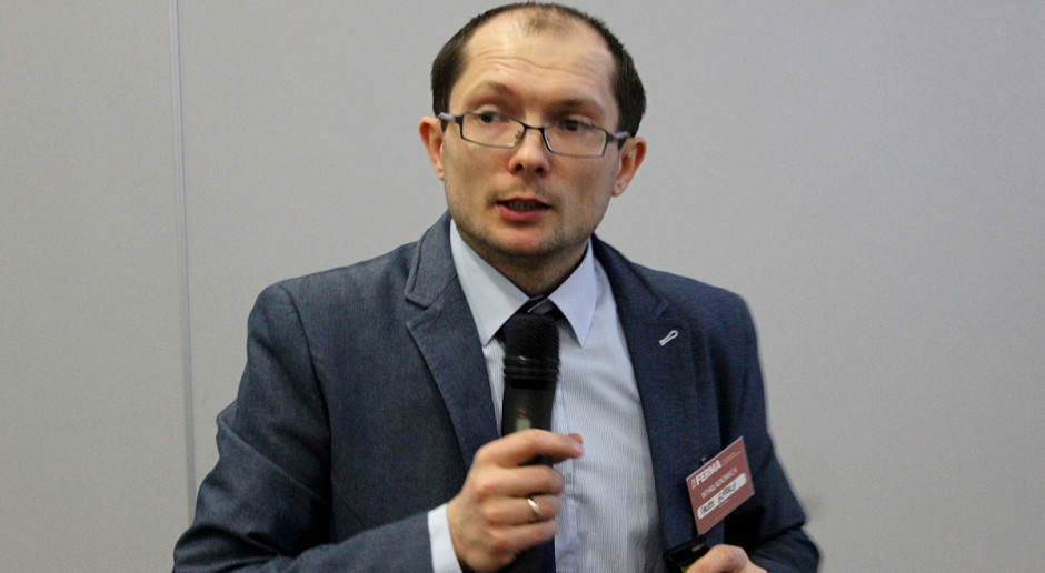 Dr Paweł Górka mówił na Targach Ferma w Łodzi o roli odchowu cieląt, jako fundamencie długowiecznych krów, fot.Ł.Chmielewski Długowieczność krowy zaczyna się od cielęcia