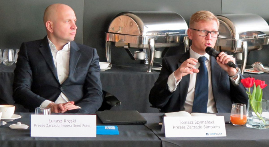 Od lewej Łukasz Kręski, prezes Impera Seed Fund oraz Tomasz Szymański, prezes Simplum. fot. id Poprawa wydajności produkcji trzody chlewnej jest możliwa - nawet w kryzysie