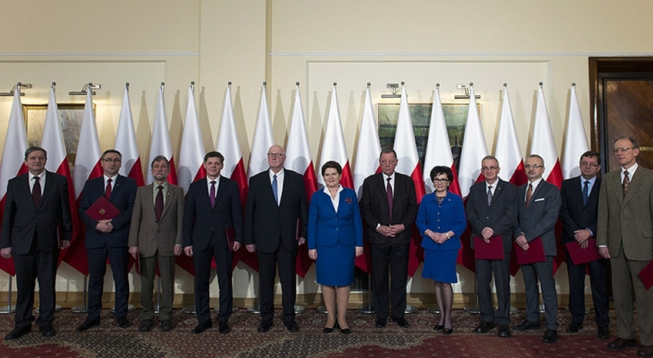 Premier Beata Szydło podczas czwartkowej uroczystości zaznaczyła, że obecnie wszystkie sprawy związane z ochroną środowiska są niezwykle istotne nie tylko ze względu na kwestie ekologiczne, ale również na polską gospodarkę. Fot: P. Tracz / KPRM/www.premier.gov.pl Premier powołała Radę Naukową Leśnictwa
