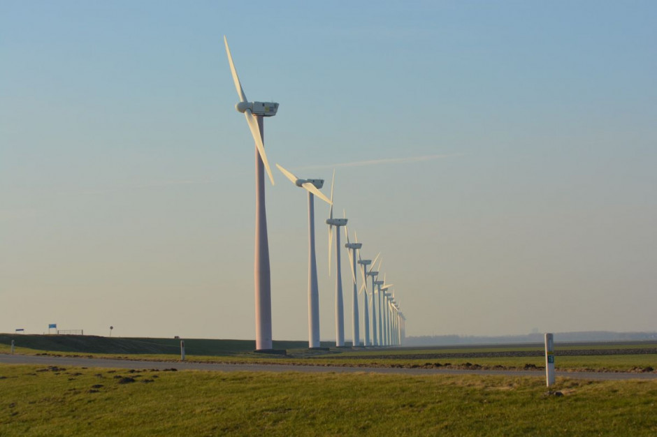 Projekt ustawy o inwestycjach w zakresie elektrowni wiatrowych autorstwa grupy posłów PiS budzi sprzeciw zarówno środowisk związanych z energetyką wiatrowa jak i części samorządów. Fot. pixabay