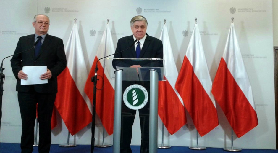 Jurgiel poinformował, że podczas jego poniedziałkowego spotkania z premier Beatą Szydło ustalono, że zostaną "podjęte działania wspierające rozwój hodowli koni czystej krwi arabskiej". Fot. MP Jurgiel: Prezes stadniny w Janowie oddał się do dyspozycji