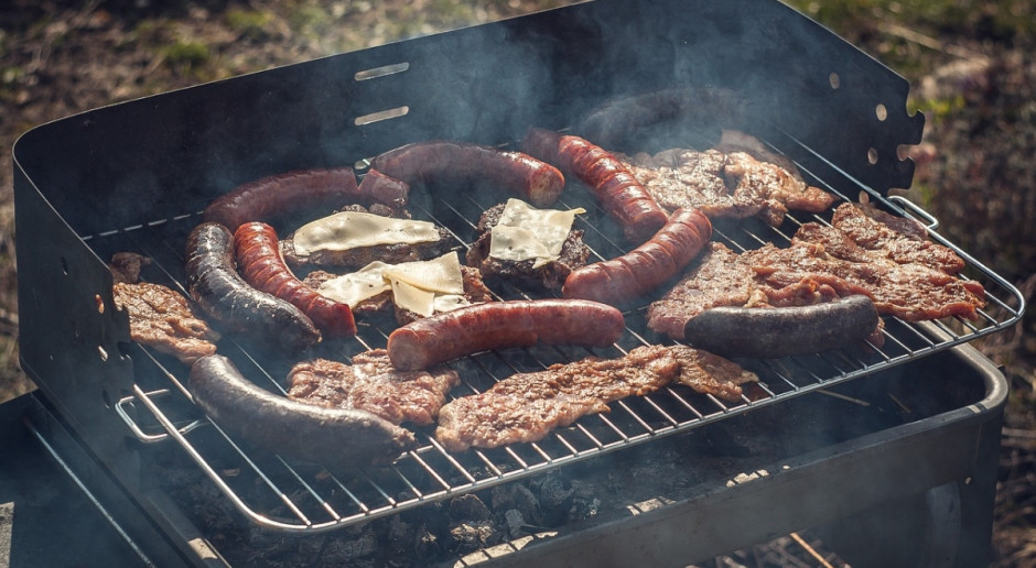 Tegoroczne grillowanie będzie o 0,8 proc. tańsze niż przed rokiem; Fot. pixabay.com Grillowanie tańsze niż przed rokiem