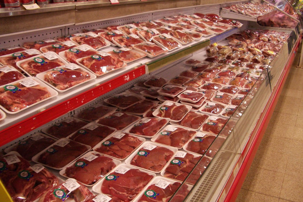 Badanie: co trzeci Polak szuka w dyskontach promocji na mięso