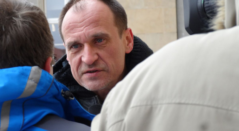 Lider Kukiz'15 Paweł Kukiz informując w środę na konferencji prasowej w Sejmie o powstaniu Stowarzyszenia Rolników i Konsumentów - Kukiz'15, podkreślił, że ma ono jednoczyć rolników i konsumentów, tak aby mówili jednym głosem; Fot. Żelazna Studio Powstało Stowarzyszenie Rolników i Konsumentów - Kukiz'15