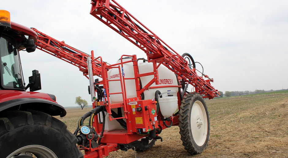 Przy mieszaniu różnych agrochemikaliów ze sobą należy zachować szczególną ostrożność; Fot. Anna Kobus Czego nie można łączyć w jednym oprysku – przykłady