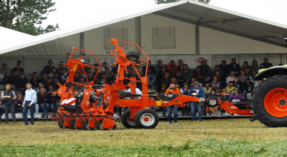Pokazy Kuhn Grassmaster to nie tylko prezentacja maszyn, lecz także omówienie zasad pozyskania wysokiej jakości paszy; Fot. KW Przed nami praktyczne pokazy Kuhn Grassmaster