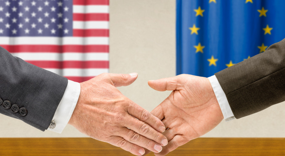 Umowa między USA a UE negocjowana jest od 2013 roku. Strony zapowiadały wcześniej gotowość zakończenia rozmów do końca 2016 r. Eksperci uważają jednak, że jest to mało prawdopodobne; Fot. Shutterstock Przeciwnicy TTIP i CETA o zagrożeniu dla polskiego rolnictwa